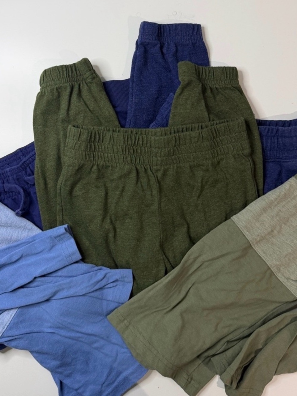 Size 5 fall winter boys’ lot  3 Olive and Navy Lounge pants 2 shirts